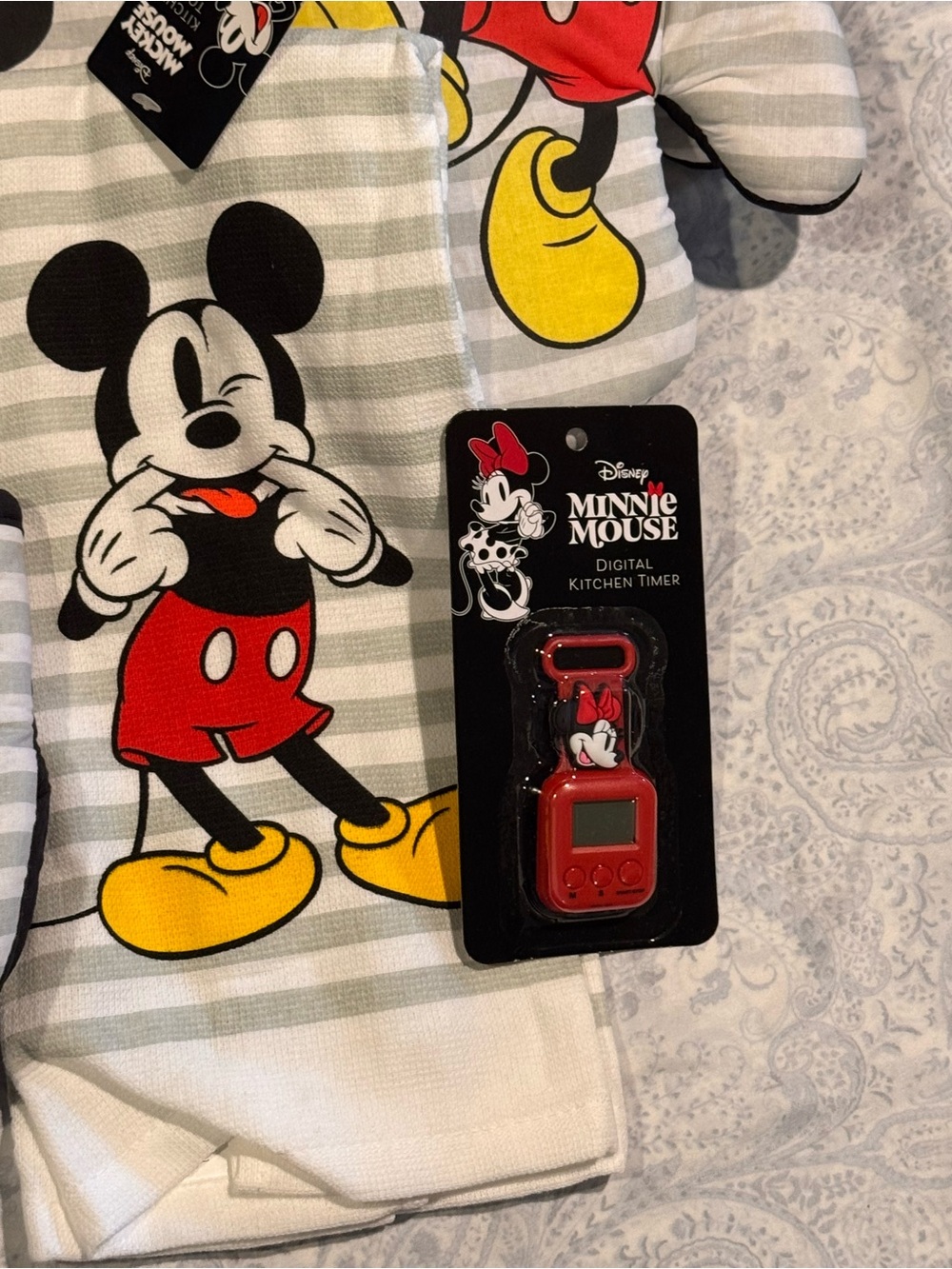 Disney Mickey Mouse Kitchen Linens Set - Picture 5 of 8